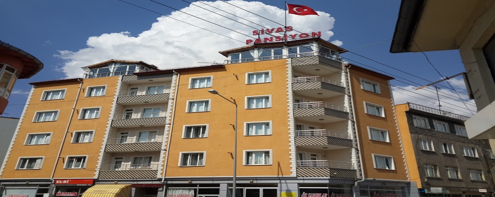 Şehrin merkezinde en güvenli noktada